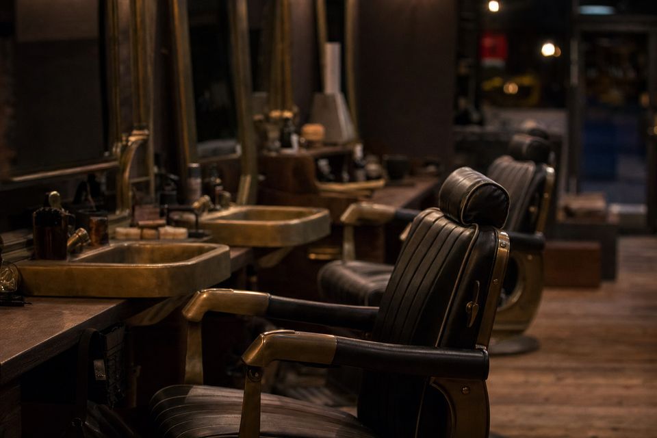 the room seen from a different angle, detail of the working area, chairs and mirrors, no people
